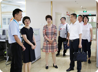   哈爾濱市統(tǒng)計(jì)局副局長(zhǎng)丁威、道里區(qū)統(tǒng)計(jì)局、工農(nóng)街道辦事處相關(guān)領(lǐng)導(dǎo)蒞臨金農(nóng)網(wǎng)調(diào)研指導(dǎo)農(nóng)業(yè)電商工作